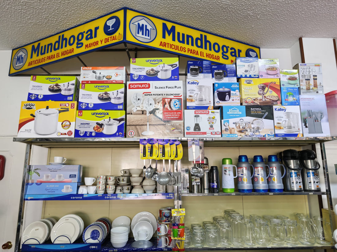 Interior de la tienda Mundhogar con ollas, loza, termos y electrodomésticos